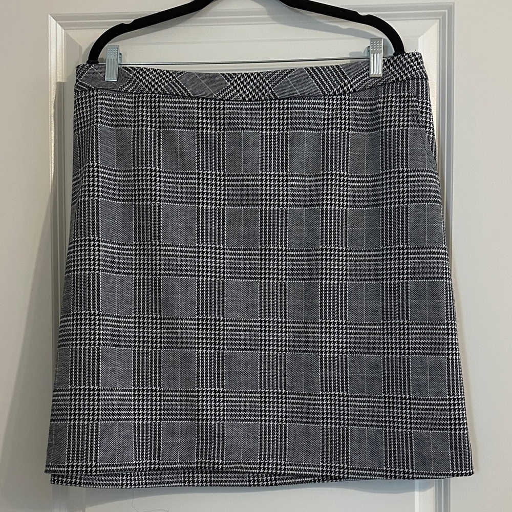 Skies Are Blue Monochrome Plaid Pencil Skirt